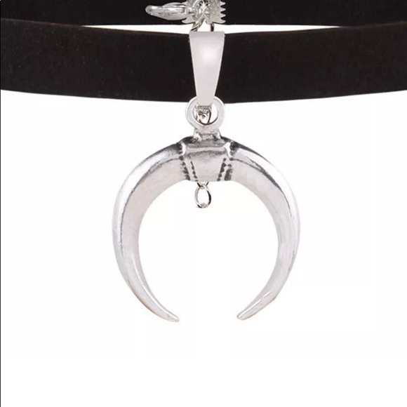 Gothic Crescent Moon Choker - Picture 4 of 6